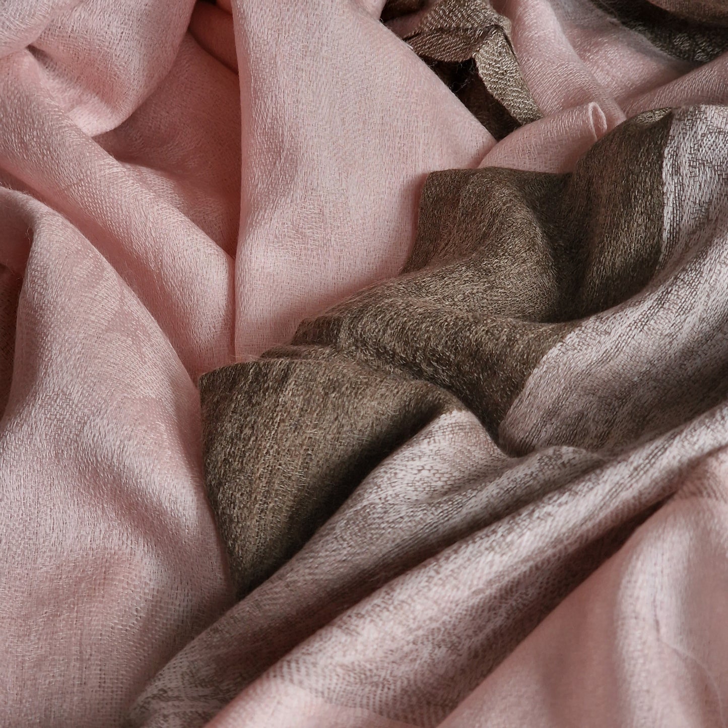 Feel the Softness of Luxury Kashmir  Pashmina Stole - Pale Pink