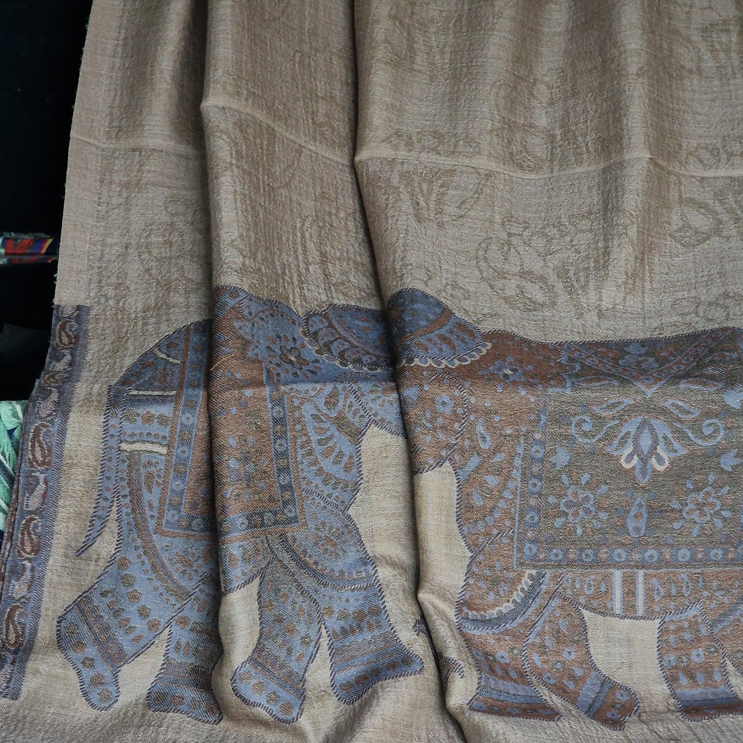 Experience the Softness: Finest Quality Lightweight Pashmina Wool Stoles Elephant Weave