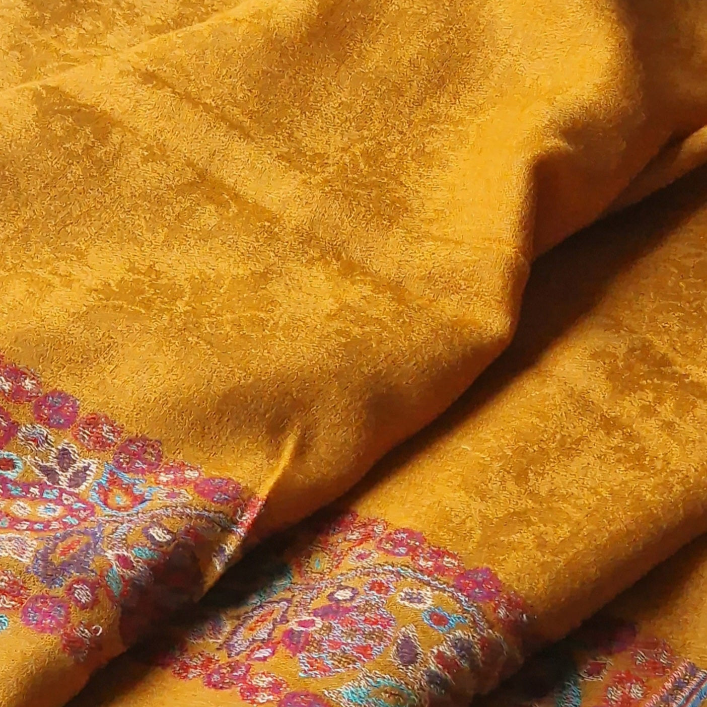 Authentic Luxury Soft Kashmir Border Kani Weave Pashminas - Clematis Yellow